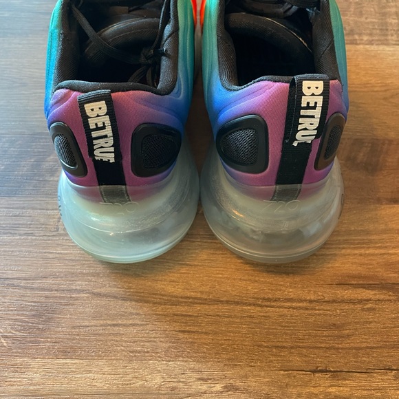 NIKE AIRMAX 720 - Picture 3 of 5